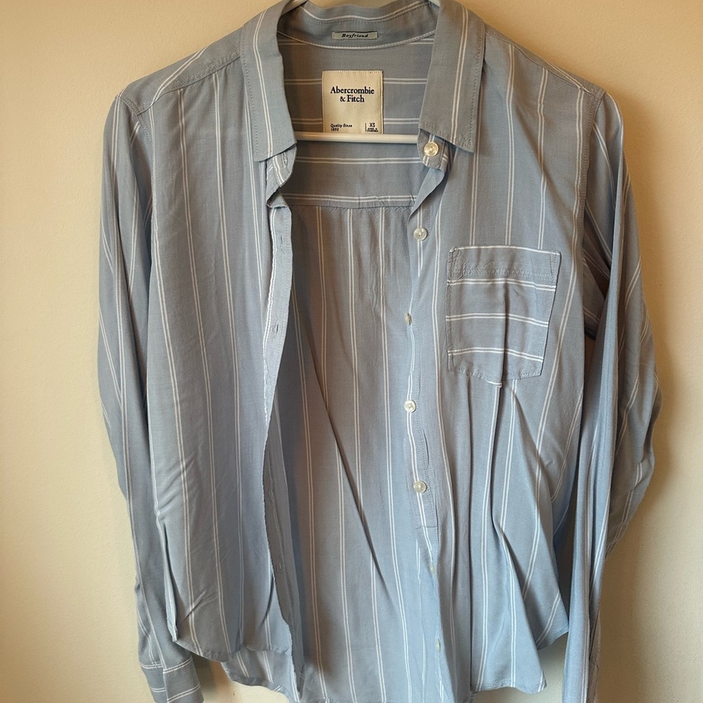 Abercrombie & Fitch Blue Striped Women’s Button Down Shirt